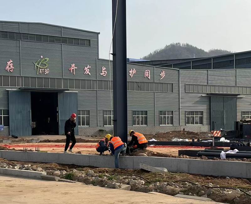 河南HTH体育官方网站（中国）有限公司高端智能装备制造项目标准化厂房钢立柱完成吊装